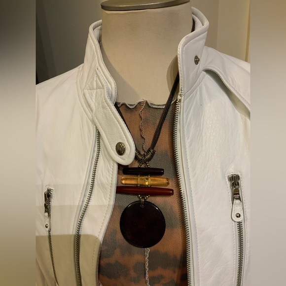 White Andre Marc leather crop jacket ( final sale) - Picture 2 of 9